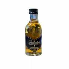 WHISKY BALLANTINE'S 7YO 40% 50 ml WYBOROWA