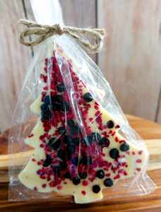 Czekolada biała Choinka z miodem, jagodami i malinami 85g